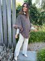 Afbeelding van Poncho - Selected by My Podium - € 50 - bruin