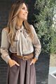 Afbeelding van Blouse - Terra di Siena - Satijn strik - beige