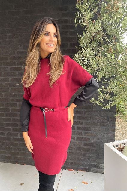 Toon details van Jurk - Terra di Siena - tricot met riem - wine Afbeeldingen van Jurk - Terra di Siena - tricot met riem - wine