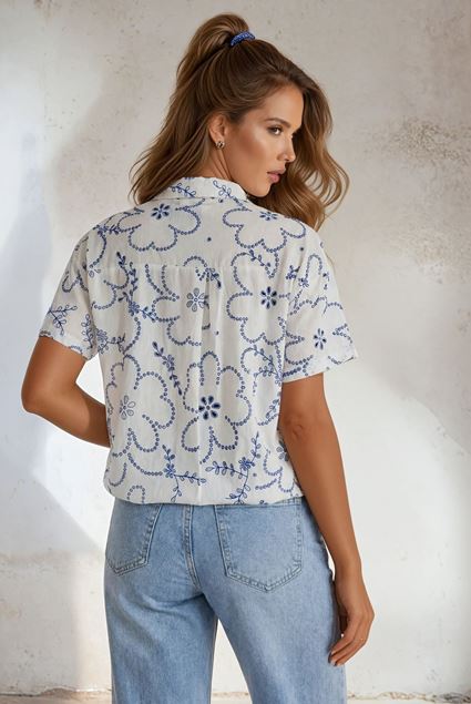 Afbeeldingen van Bloes - Selected by My Wish - Wit gaatjes motief blauw